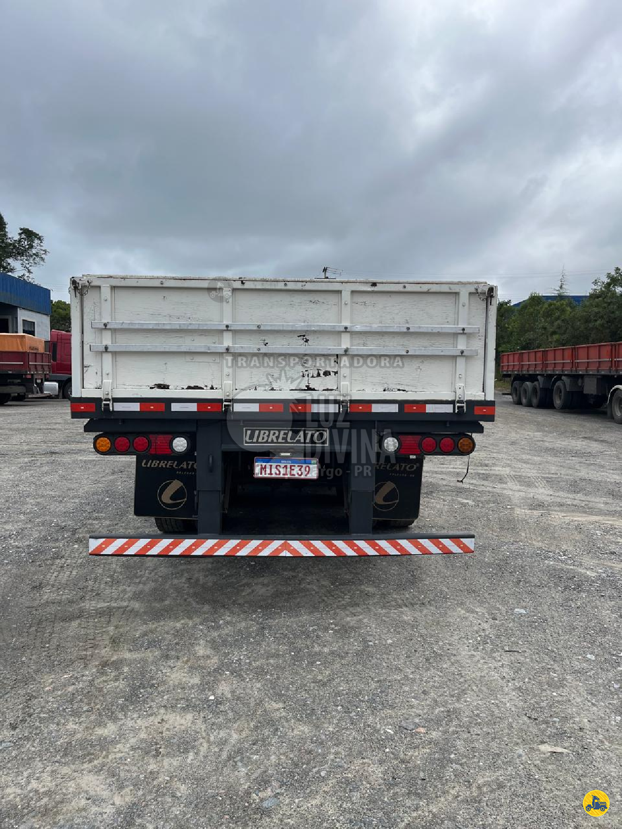 CARRETA SEMI-REBOQUE CARGA SECA Transportadora Luz Divina  CAMPO LARGO PARANÁ PR